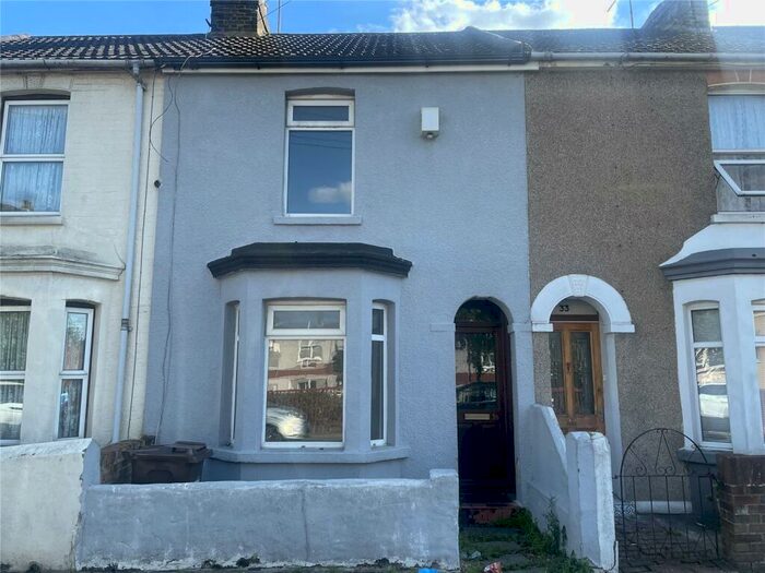 2 Bedroom Terraced House To Rent In Cross Street, Gillingham, Kent, ME7
