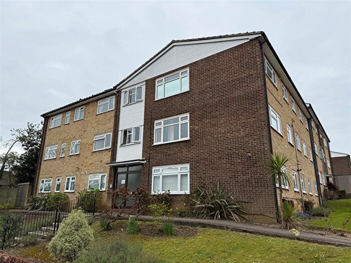 1 Bedroom Flat To Rent In Windsor Court, Southgate, N14