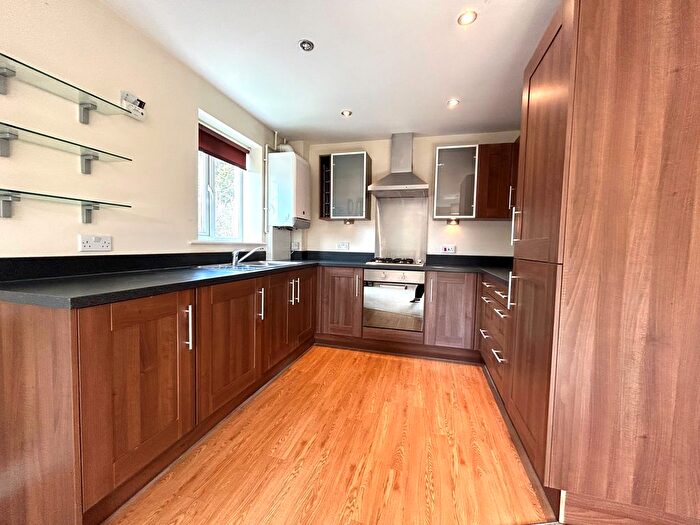 2 Bedroom Flat To Rent In Bradford Road, Wakefield, WF1