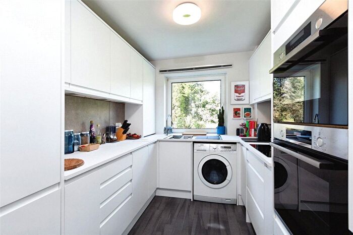 1 Bedroom Flat For Sale In Ferndale Close, Kent, TN2