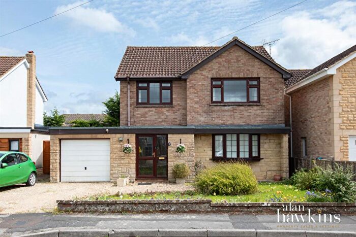 3 Bedroom Detached House For Sale In Restrop View, Purton, SN5