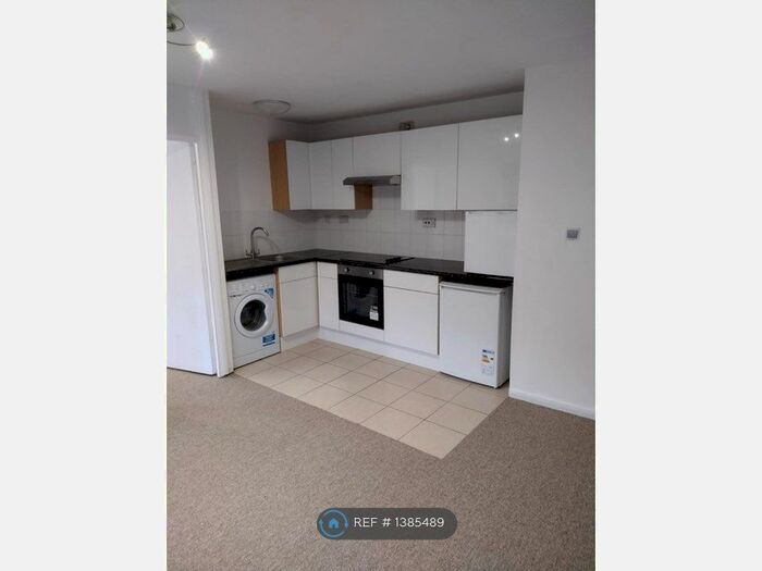 1 Bedroom Flat To Rent In Brittain Court, Sandhurst, GU47
