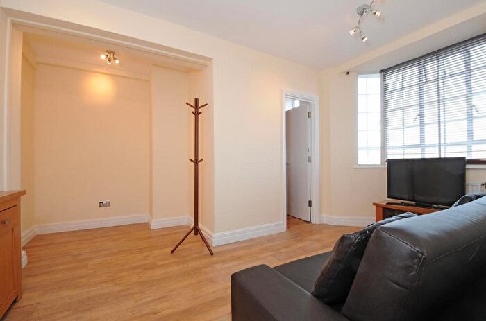 1 Bedroom Flat To Rent In Chelsea Cloisters, Sloane Avenue, SW3