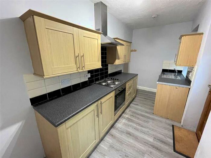 2 Bedroom End Of Terrace House To Rent In South Parade, Cleckheaton