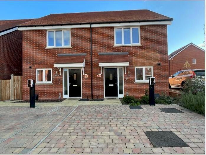 2 Bedroom Semi-Detached House To Rent In Guildford, Surrey, GU3