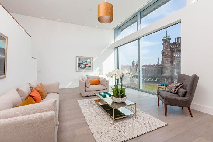 2 Bedroom Flat To Rent In Donaldson Crescent, Edinburgh, EH12