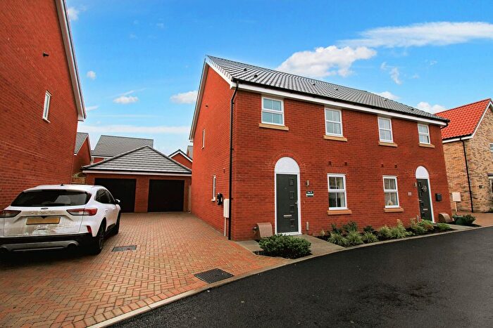 3 Bedroom Semi-Detached House To Rent In Davie Close, Spixworth, NR6