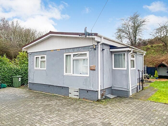 2 Bedroom Property For Sale In Strande Park, Cookham, SL6