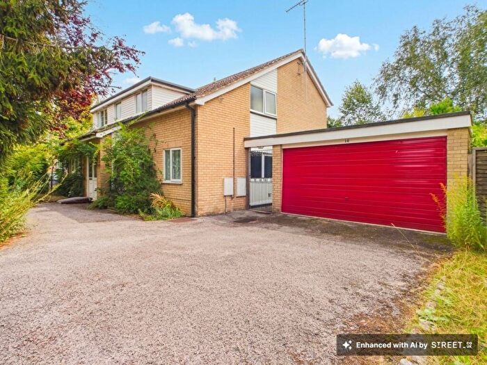 4 Bedroom Detached House For Sale In Goodwood Close, Burghfield Common, RG7