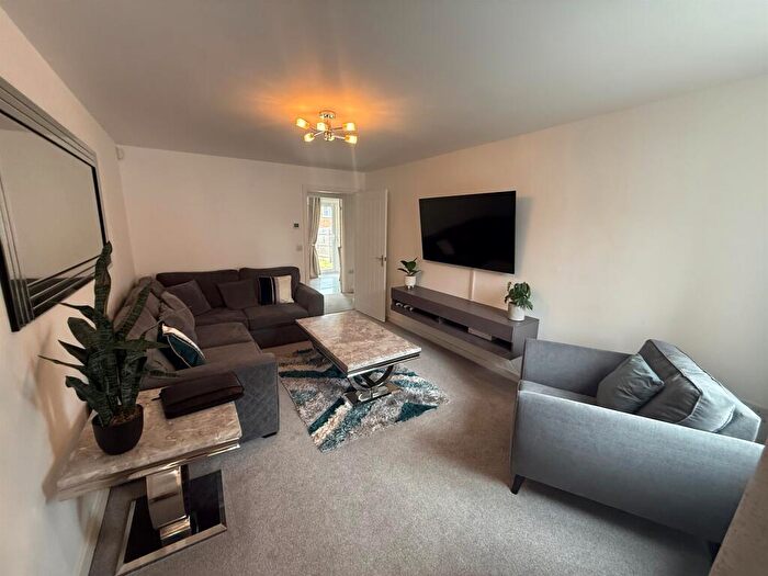 3 Bedroom Town House For Sale In Beamlight Road, Eastwood, Nottingham, NG16