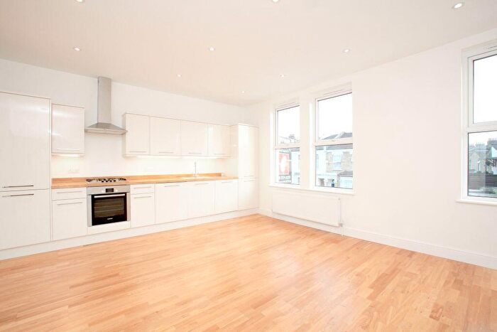 3 Bedroom Flat To Rent In Upland Road, East Dulwich, SE22