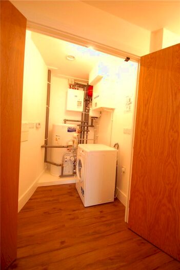 2 Bedroom Flat For Sale In Station View, Guildford, GU1