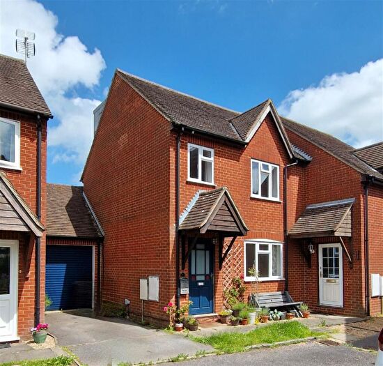 3 Bedroom End Of Terrace House To Rent In Carpenters Close, GU34