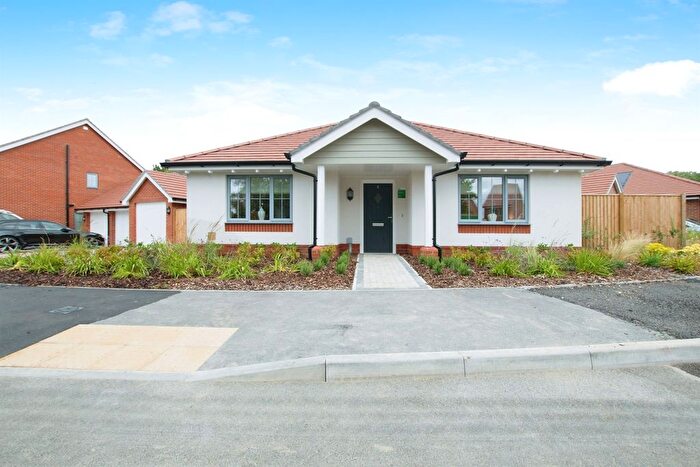 3 Bedroom Detached Bungalow For Sale In Ringwood Road, Alderholt, Fordingbridge, SP6