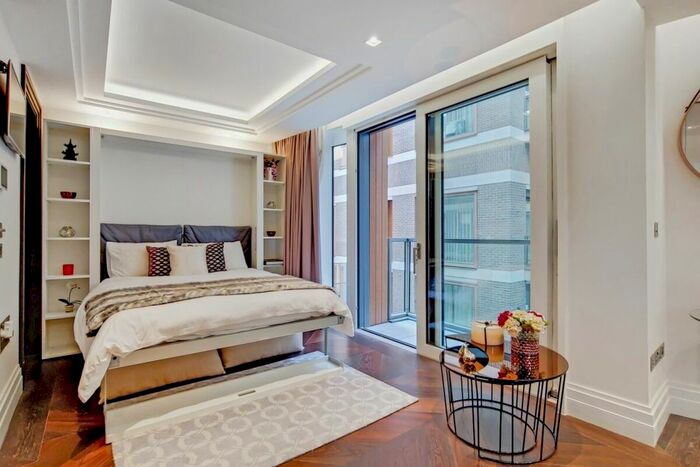 Studio To Rent In Strand, London, WC2R