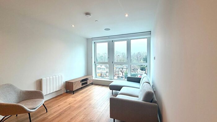 2 Bedroom Flat To Rent In Beverley Way, New Malden, SW20