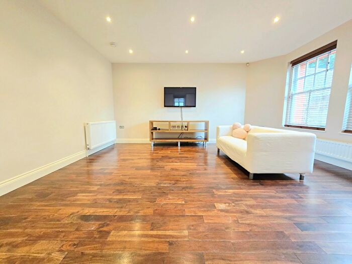 2 Bedroom Flat To Rent In Fulham Road, London, SW6