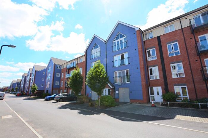 2 Bedroom Flat To Rent In Chadwick Road, Slough, SL3