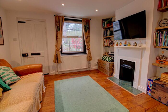 3 Bedroom End Of Terrace House For Sale In Benson Holme, Reading, RG7