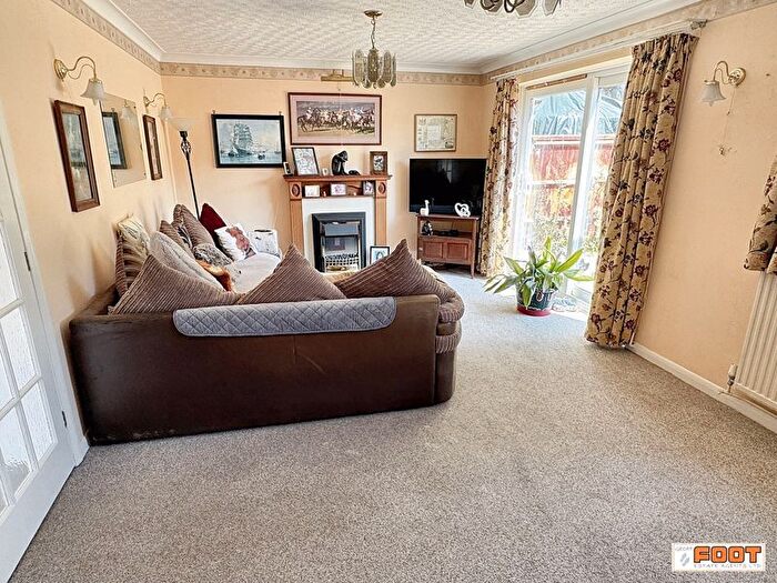 2 Bedroom Detached Bungalow For Sale In Denhill Close, Hayling Island, PO11
