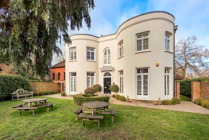 3 Bedroom Apartment To Rent In Leyton Green, Harpenden, Hertfordshire, AL5