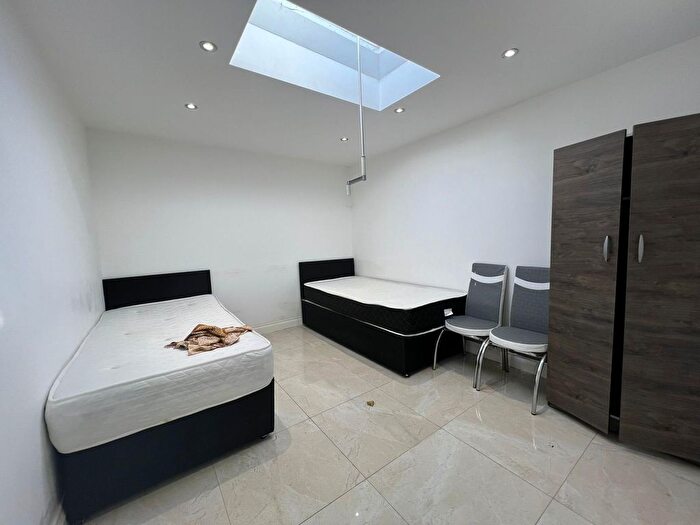 2 Bedroom Flat To Rent In Ilford, IG1