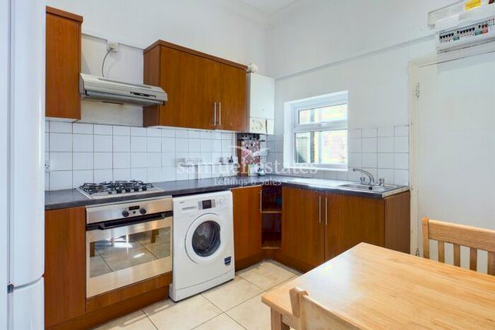 Studio To Rent In Ferndale Road, SW4