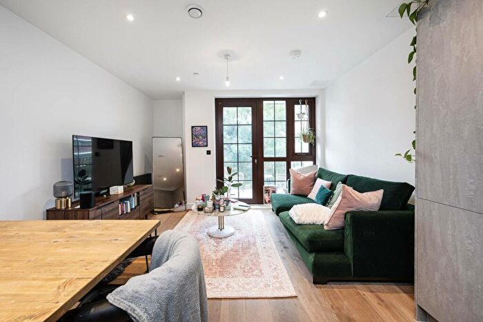 1 Bedroom Flat To Rent In Jubilee Street, Tower Hamlets, London, E1