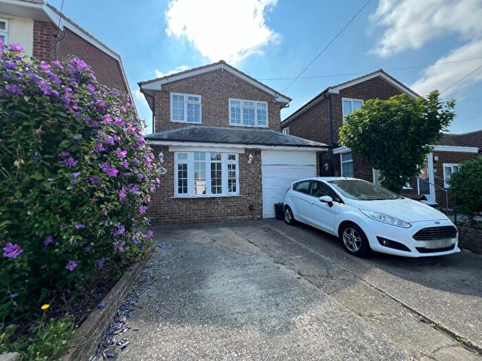 3 Bedroom Detached House For Sale In Church Parade, Canvey Island, SS8
