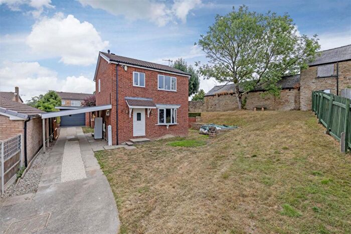 3 Bedroom Detached House For Sale In Weston Close, Chesterfield, S40
