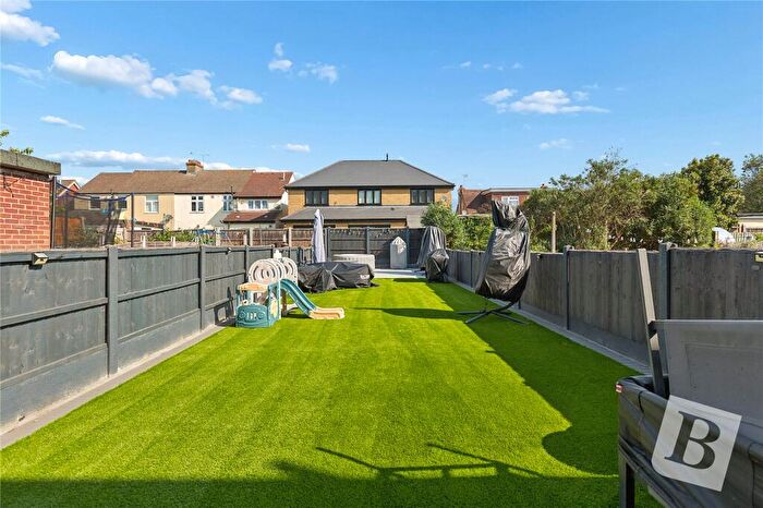 2 Bedroom Maisonette For Sale In Rush Green Road, Romford, RM7