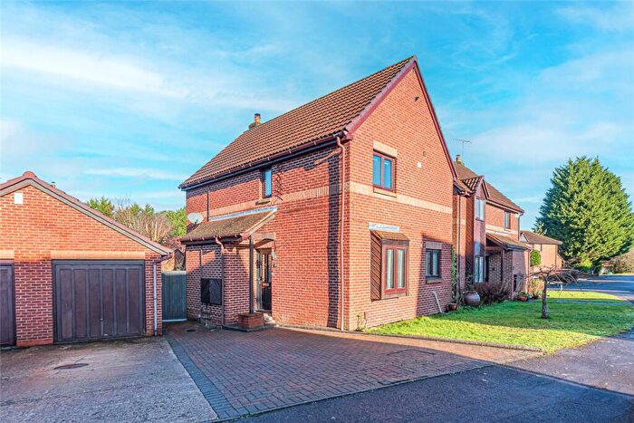 3 Bedroom Detached House For Sale In Merryman Drive, Crowthorne, Berkshire, RG45
