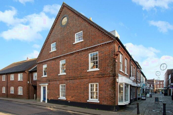 3 Bedroom Flat To Rent In Chapel Street Chichester, PO19