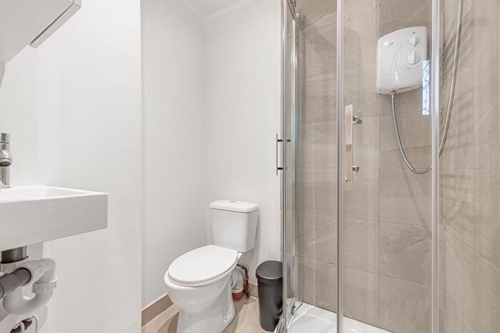 Studio To Rent In Warwick Road, London, SW5