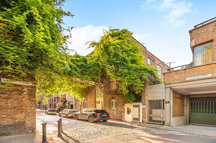 3 Bedroom Flat To Rent In Rotherhithe Street, Surrey Quays, SE16