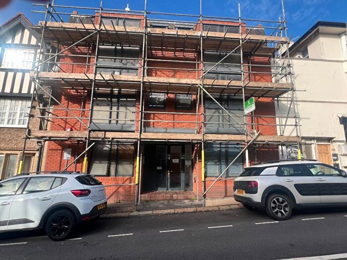 2 Bedroom Flat To Rent In Holcombe House High Street, BN2