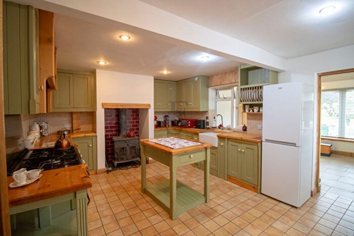 3 Bedroom Semi-detached House For Sale In St. Bernards Road, Whitwick, LE67