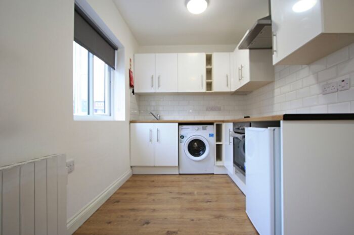 Studio To Rent In Walworth Place, London, SE17