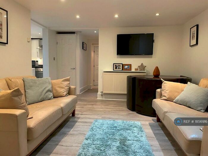 2 Bedroom Flat To Rent In Silverdale Road, Manchester, M21