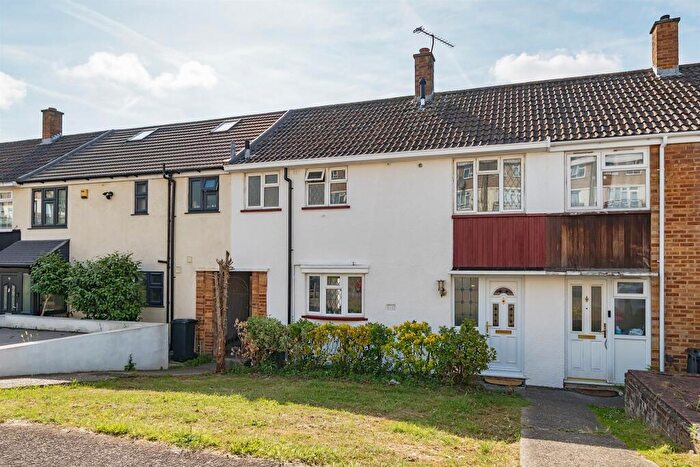 3 Bedroom Terraced House For Sale In Wetherby Road, Enfield, EN2