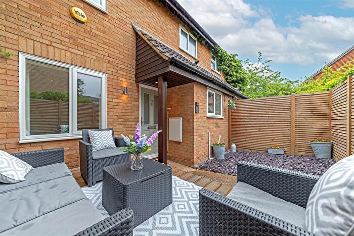 1 Bedroom Terraced House For Sale In Tilsworth Walk, St. Albans, AL4