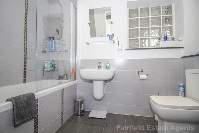 1 Bedroom Flat For Sale In Gleneagles Close, South Oxhey, WD19