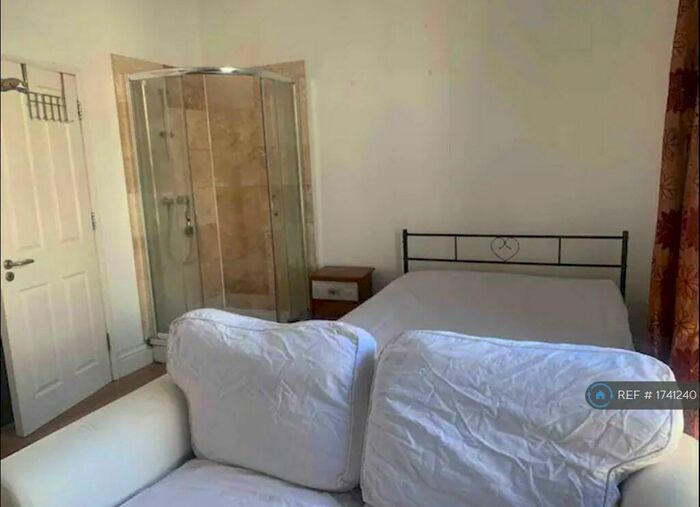 Studio To Rent In First Floor, Bristol, BS8