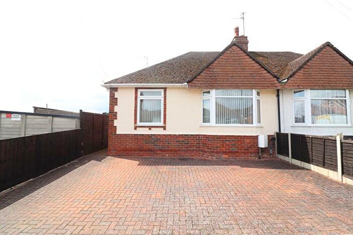 2 Bedroom Bungalow To Rent In Rose Avenue, Rushden, NN10