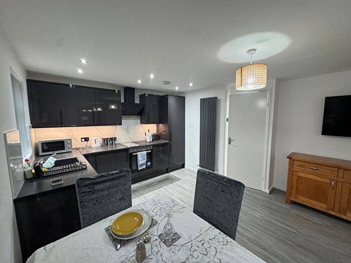 2 Bedroom Property To Rent In Carlton Grove, Leeds, LS7