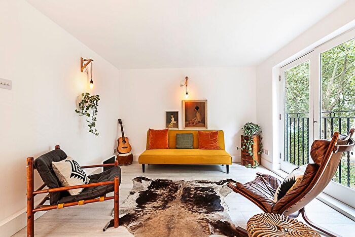 2 Bedroom Flat To Rent In Flat, – St Matthew's Row, London, E2