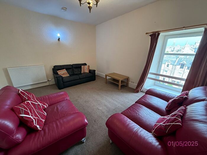 3 Bedroom Flat To Rent In Bon Accord Street, Top Floor Right, Aberdeen, AB11