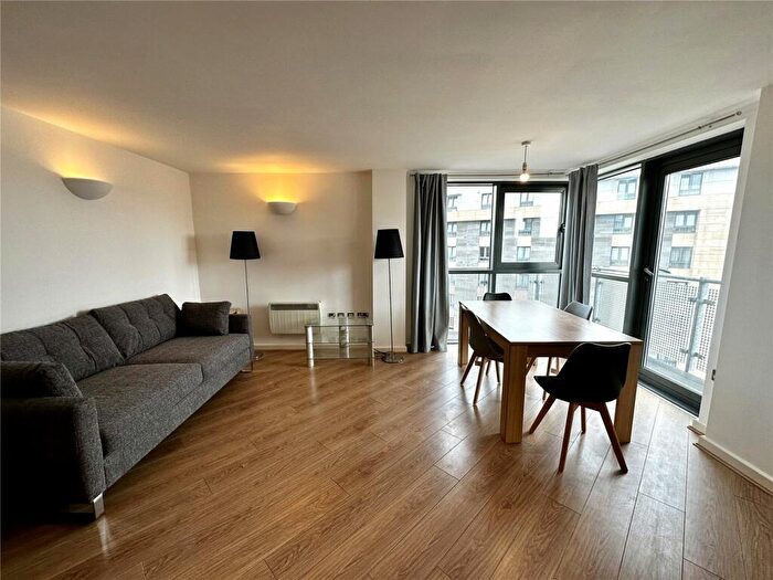 2 Bedroom Flat To Rent In City Walk, Leeds, West Yorkshire, LS11