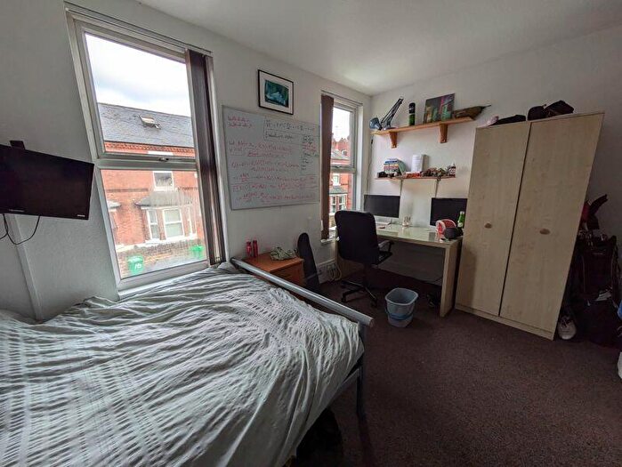 5 Bedroom Semi-Detached House To Rent In Midland Avenue, Nottingham, NG7