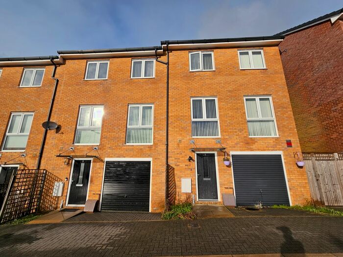4 Bedroom Terraced House To Rent In Challney Gardens, Luton, LU4